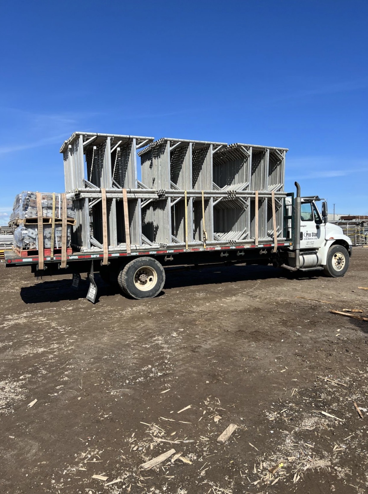 Construction material delivery with flatbed truck
